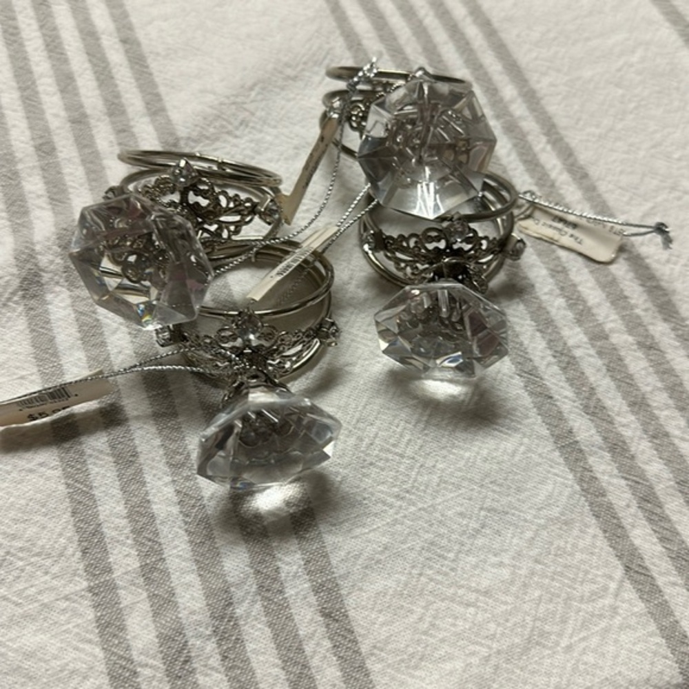 Diamond ring napkin holders 💍
